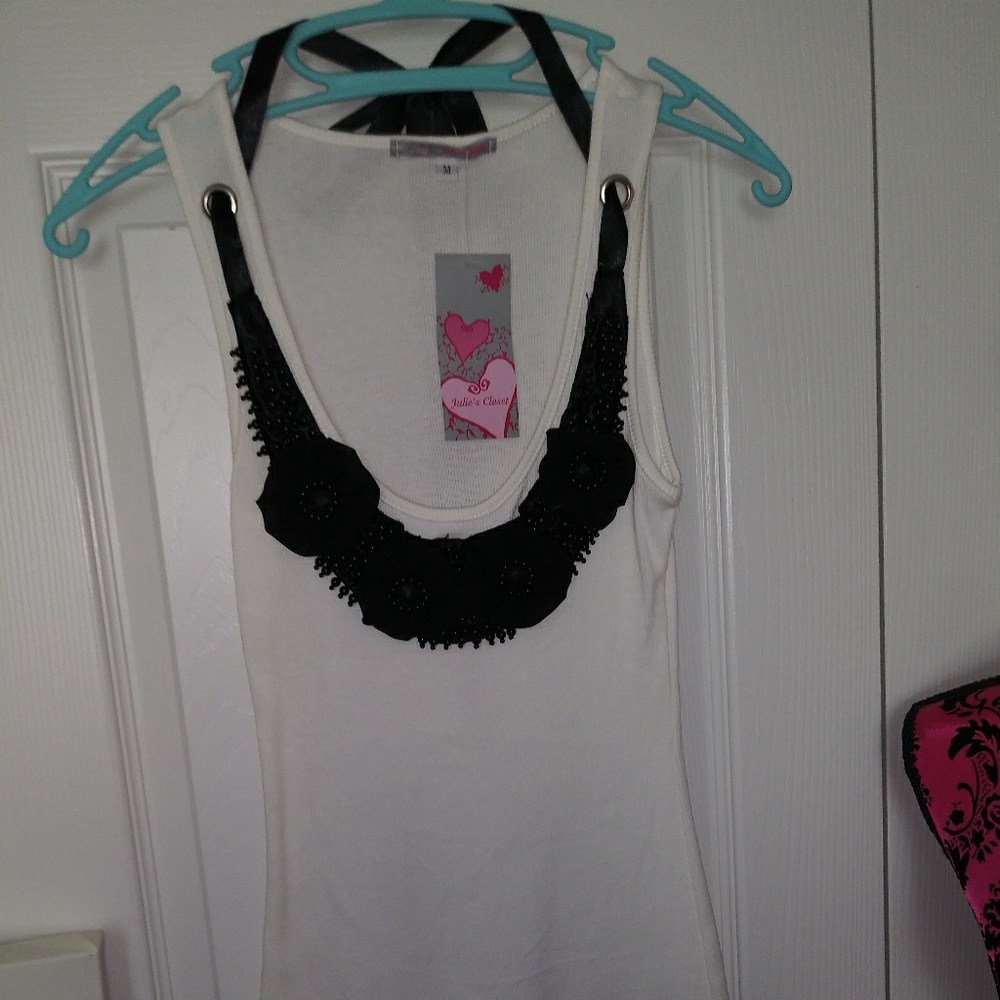 🙌FINAL SALE $8🙌CREAM & BLACK TANK TOP🎊